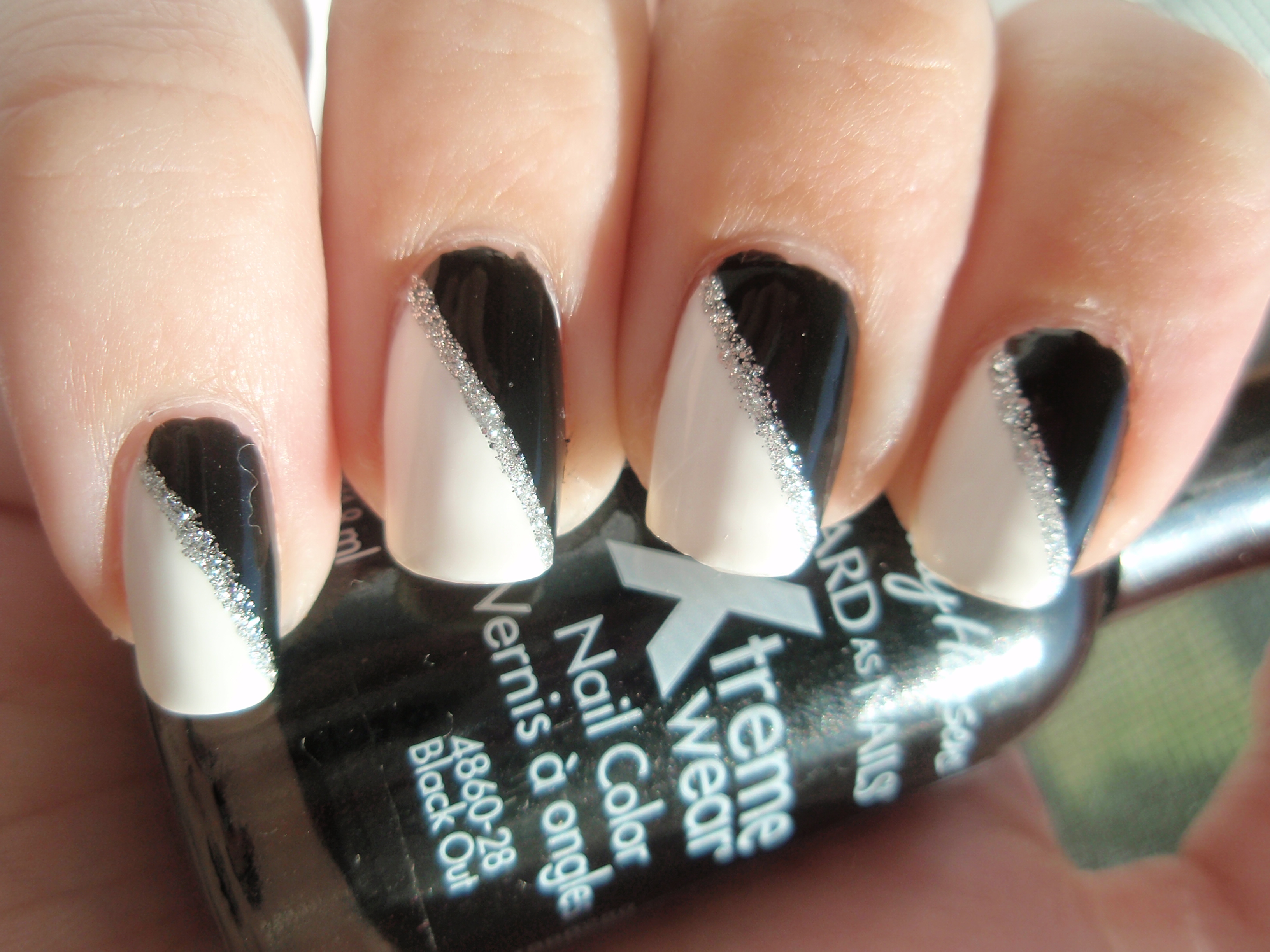 Galery of black and white nail designs.